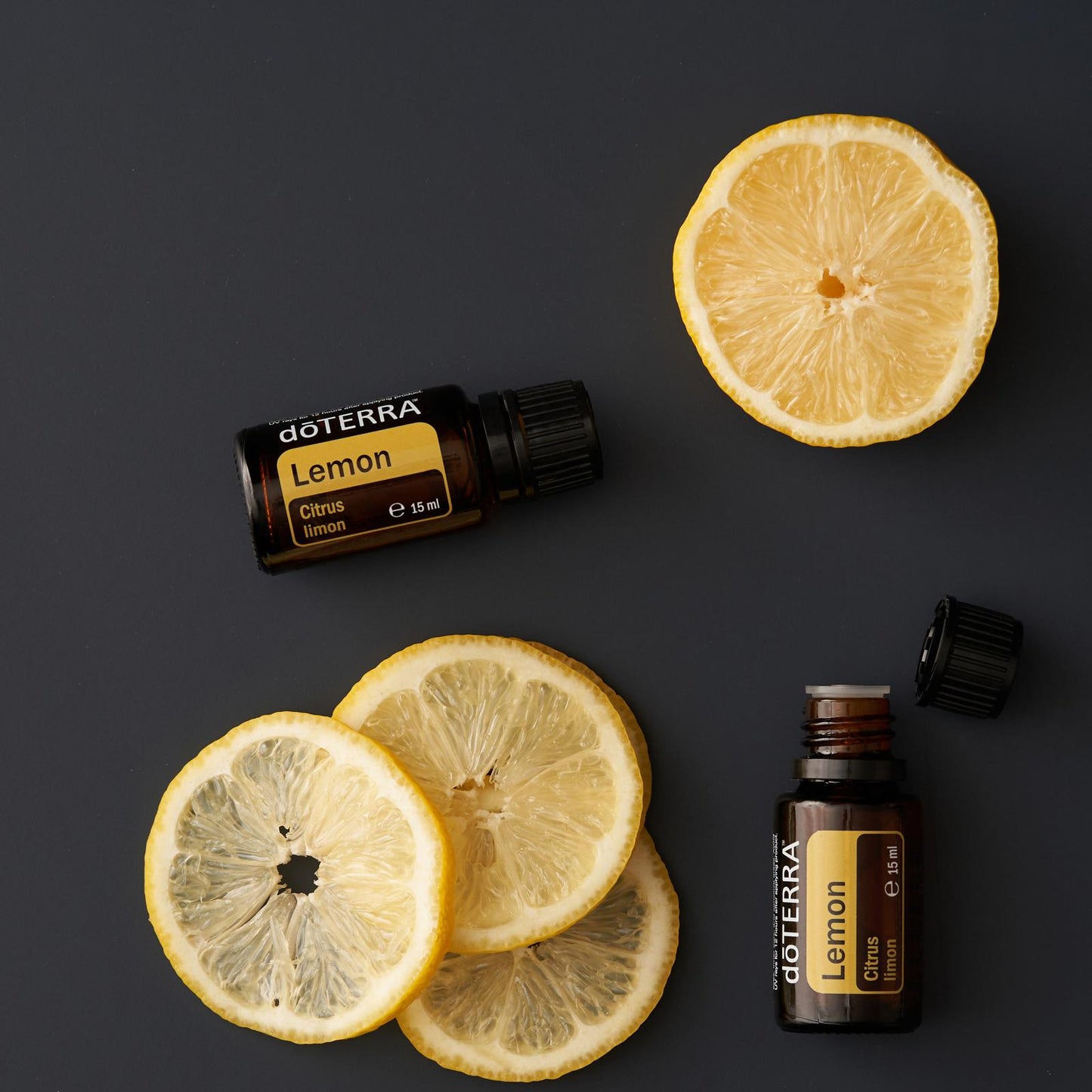 dōTERRA Lemon Zitronenöl 15ml mit frischen Zitronenscheiben