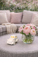 Laden Sie das Bild in den Galerie-Viewer, Tiziano Auto Ente Milo LED + Timer 12cm creme