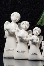 Laden Sie das Bild in den Galerie-Viewer, Tiziano Engel Nora mit Herz