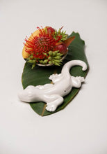 Laden Sie das Bild in den Galerie-Viewer, Tiziano Deko Salamander Salo weiss creme