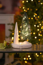 Laden Sie das Bild in den Galerie-Viewer, Tiziano Teelichthalter Resia Mara mit Tanne LED