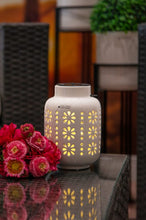 Laden Sie das Bild in den Galerie-Viewer, Deko# Geschenke# Ostern# Tiziano# Frühling# Frühjahr# dekoriert# happy# Schale# Keramik#  kaufen# online# günstig# Vase# Kübel# Figuren#