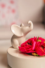 Laden Sie das Bild in den Galerie-Viewer, Tiziano Dekoobjekt Zena mit Leon sitzend weiß-creme rund