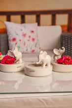 Laden Sie das Bild in den Galerie-Viewer, Deko# Geschenke# Ostern# Tiziano# Frühling# Frühjahr# dekoriert# happy# Schale# Keramik# kaufen# online# günstig# Vase# Kübel# Figuren# Weihnachten# Muttertag#