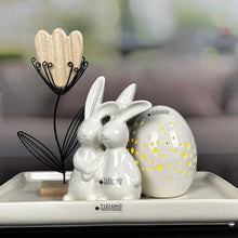 Laden Sie das Bild in den Galerie-Viewer, Deko# Geschenke# Ostern# Tiziano# Frühling# Frühjahr# dekoriert# happy# Schale# Keramik#  kaufen# online# günstig# Vase# Kübel# Figuren# Weihnachten# Muttertag#

