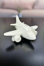 Laden Sie das Bild in den Galerie-Viewer, Tiziano Spardose Flugzeug Soldo 13cm creme
