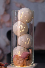 Laden Sie das Bild in den Galerie-Viewer, Tiziano Adventskugel Canzo LED creme – weiß
