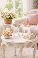 Laden Sie das Bild in den Galerie-Viewer, Einhorn Juri Tiziano Deko
