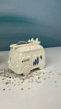 Laden Sie das Bild in den Galerie-Viewer, Tiziano Bus Forano mit Surfbrett creme-weiß und Decal
