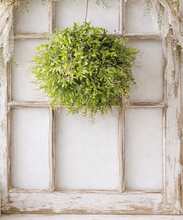 Laden Sie das Bild in den Galerie-Viewer, Kugel künstlich grün
