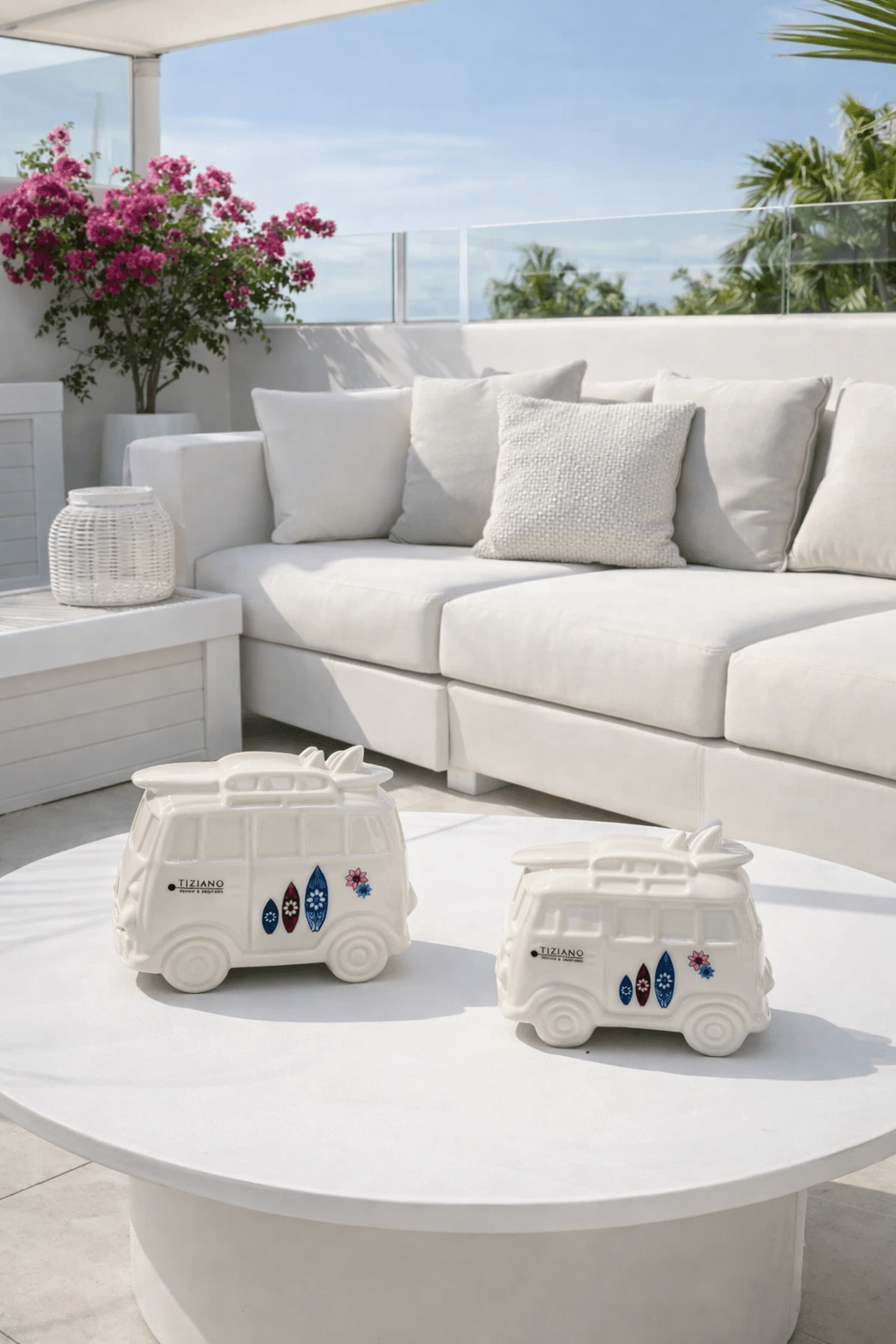 Tiziano Bus Forano mit Surfbrett creme - weiß und Decal - Lillyano