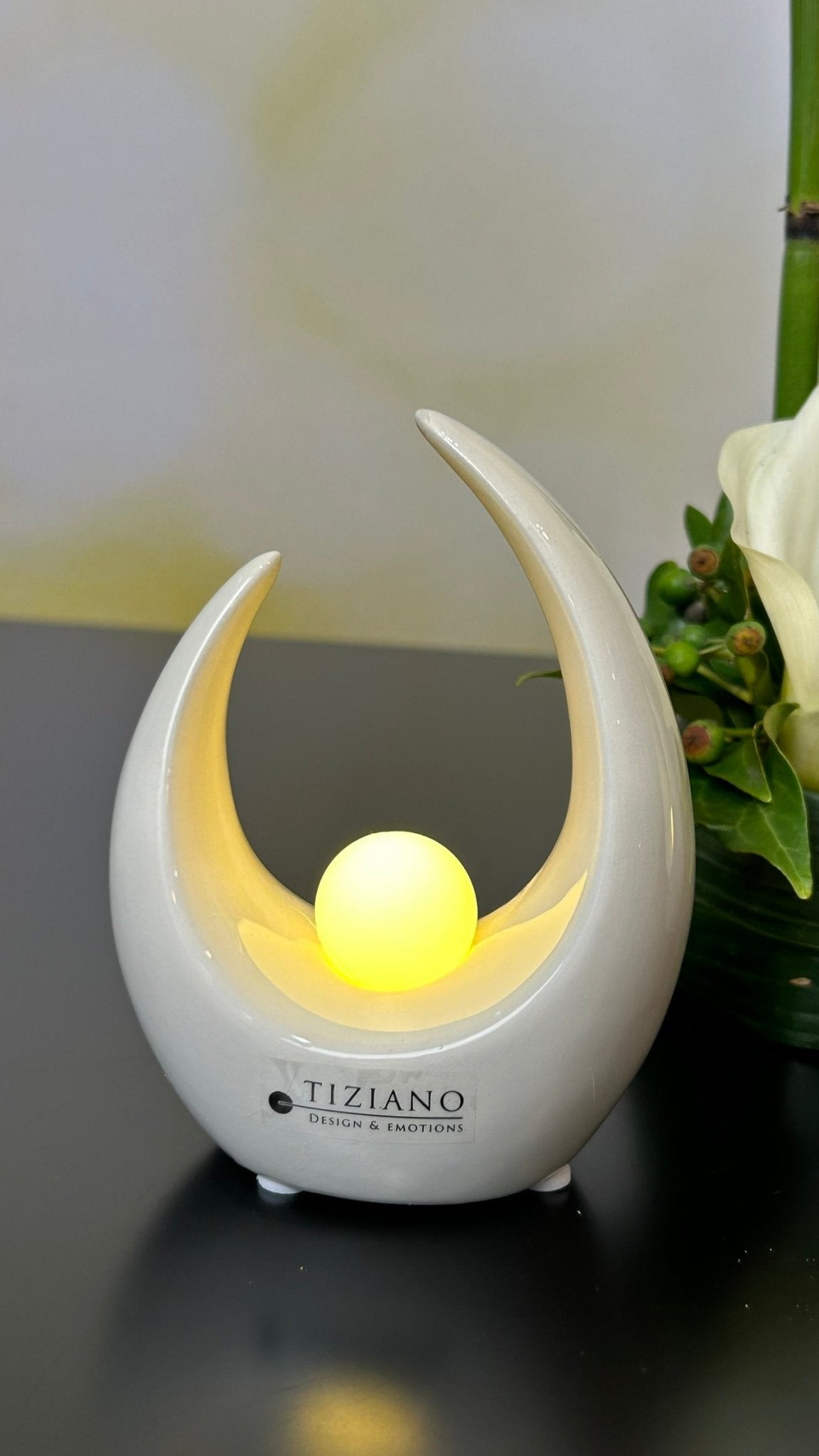 Tiziano Cecita mit Kugel LED creme - weiß led + Timer - Lillyano
