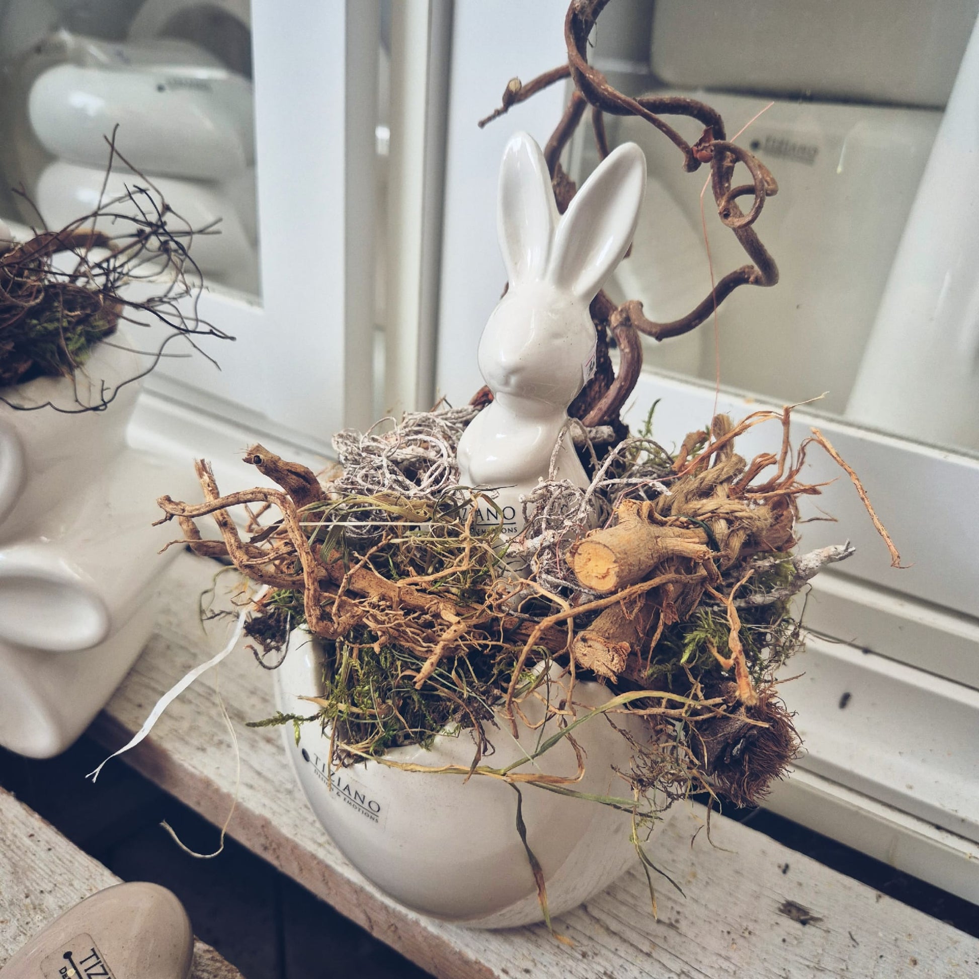 Tiziano Gesteck Hase auf Ei fertig dekoriert - Lillyano