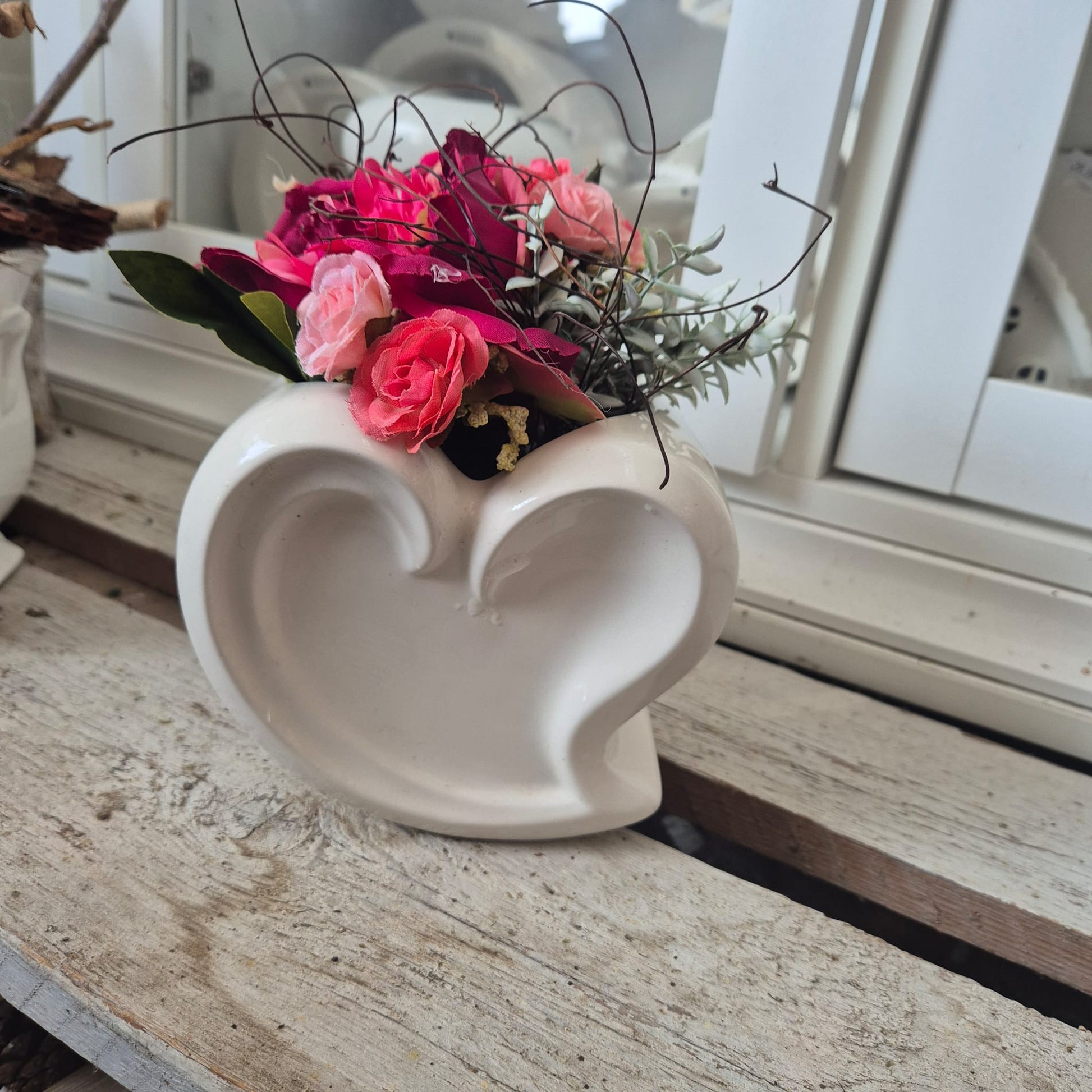 Tiziano Gesteck Herzkübel mit Blumen dekoriert - Lillyano