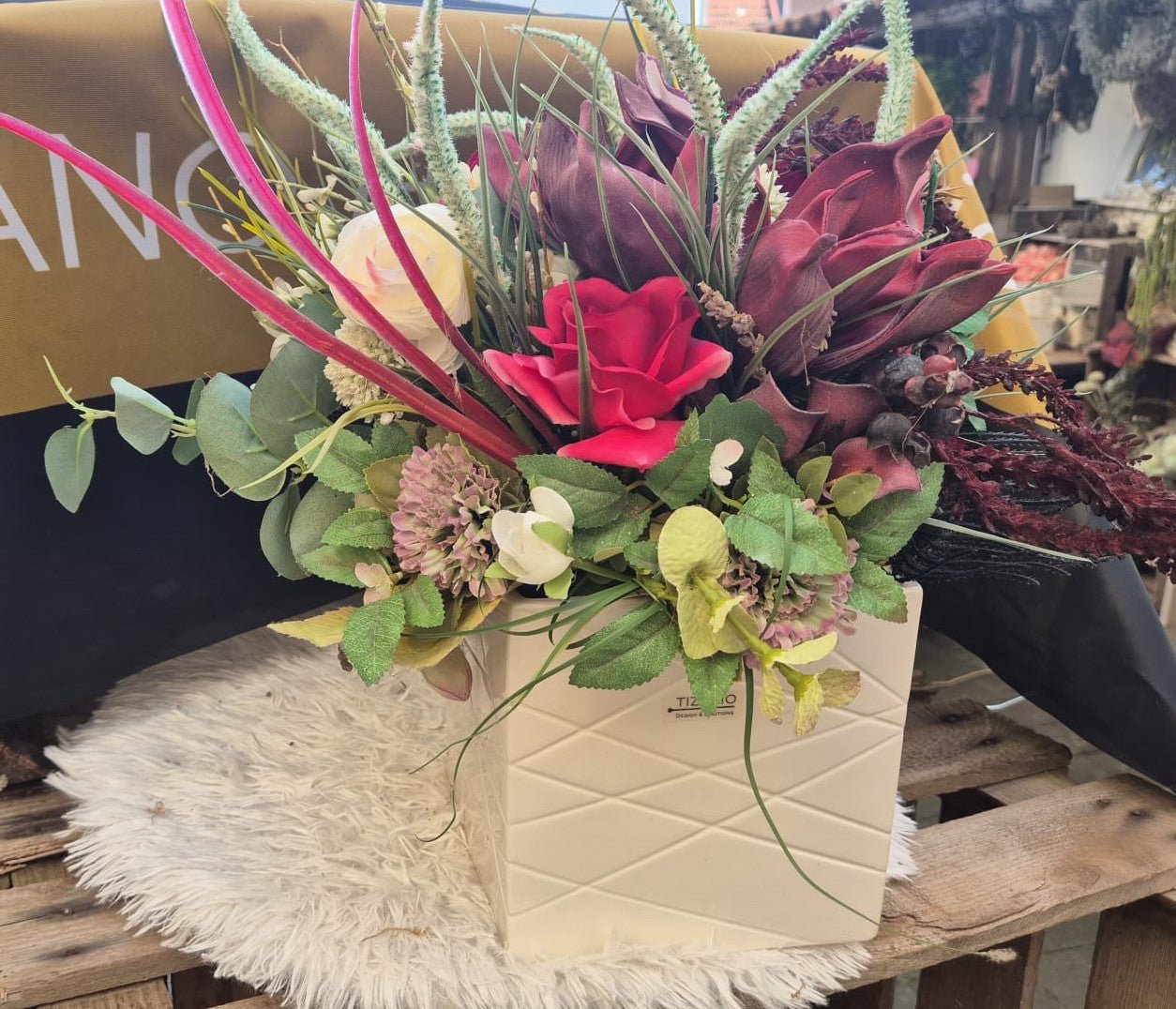 Tiziano Gesteck Kübel mit Blumenstrauss fertig dekoriert xl - Lillyano