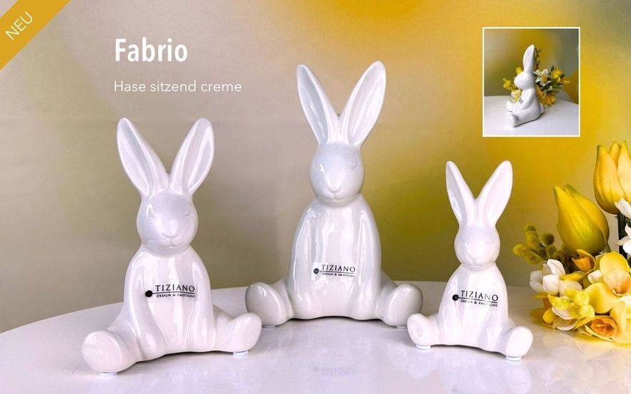 Tiziano Hase Fabrio sitzend Arme runter creme - Lillyano