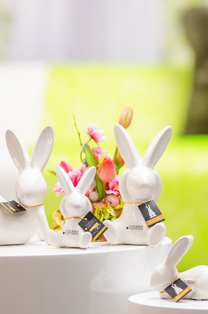 Tiziano Hase Fabrio sitzend creme - Lillyano
