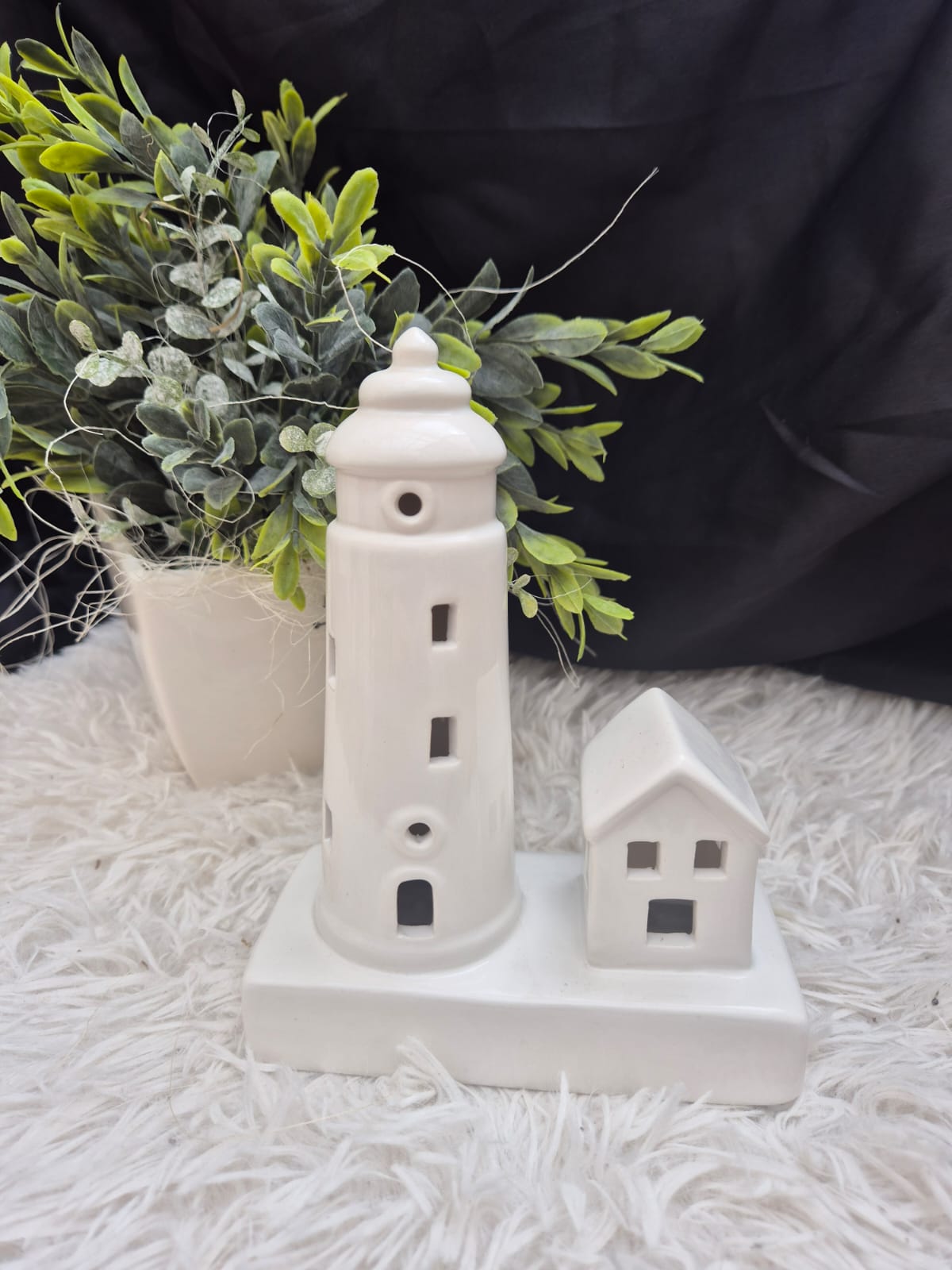 Tiziano Leuchtturm und Haus auf Sockel LED mit Timer - Lillyano