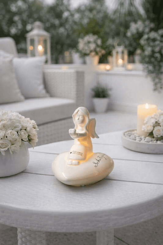 Tiziano Schutzengel Joyce mit Decal "Schutzengel" 11cm Porzellan weiß - creme sitzend - Lillyano