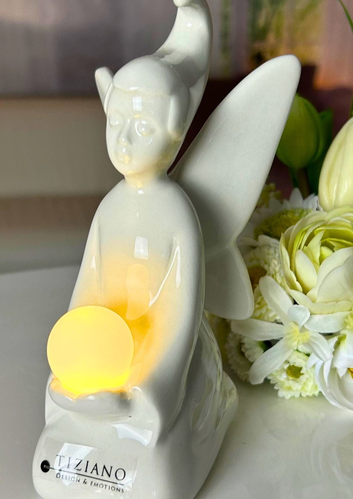Tiziano Wichtel Fee Estrella sitzend mit led Kugel - Lillyano