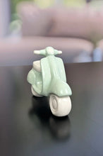 Laden Sie das Bild in den Galerie-Viewer, Tiziano Vespa Vespina 17cm  creme oder mintgrün Roller
