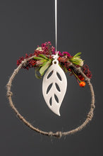 Laden Sie das Bild in den Galerie-Viewer, Tiziano Hänger Blatt Borea
