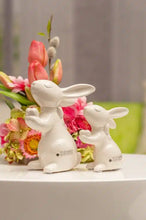 Laden Sie das Bild in den Galerie-Viewer, Tiziano Hase Fabrio mit Schleife und Herz weiß-creme
