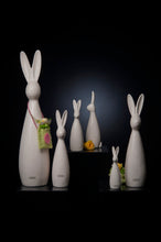 Laden Sie das Bild in den Galerie-Viewer, Tiziano Hase Carlo  creme
