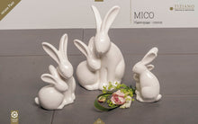 Laden Sie das Bild in den Galerie-Viewer, Tiziano Hasenpaar Mico 20 cm
