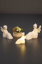 Laden Sie das Bild in den Galerie-Viewer, Tiziano Engel Pia mit LED Beleuchtung sitzend Porzellan
