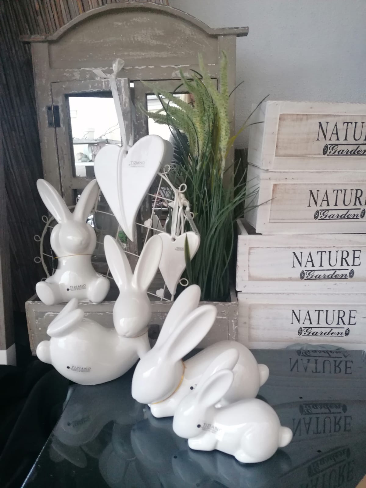 Tiziano Hase Fabrio sitzend creme - Lillyano