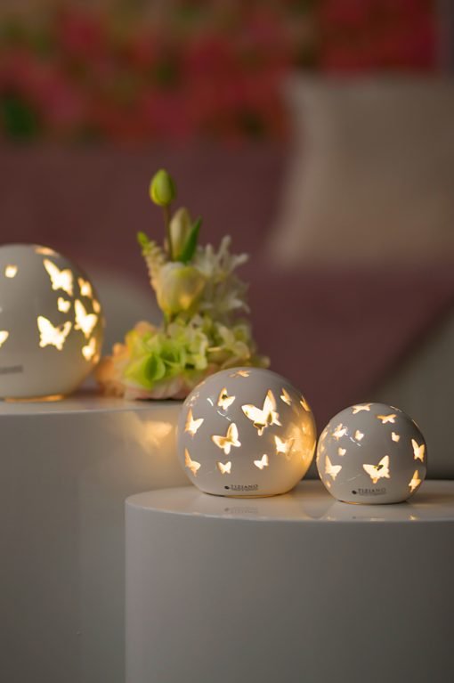 Tiziano Lichtkugel Padova Ciliana LED und Timer weiß - creme Schmetterling - Lillyano