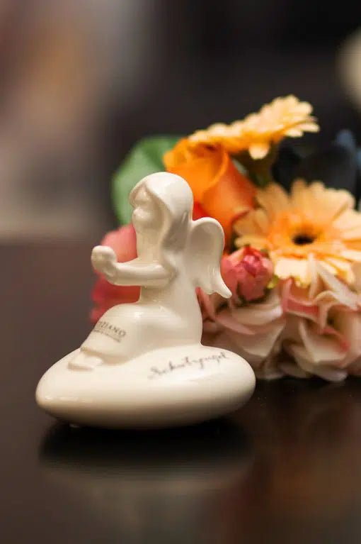 Tiziano Schutzengel Joyce mit Decal "Schutzengel" 11cm Porzellan weiß - creme sitzend - Lillyano
